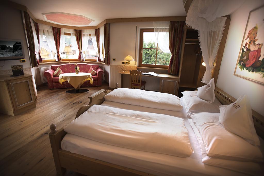 Hotel Garni Concordia - Dolomites Home Sëlva Kamer foto
